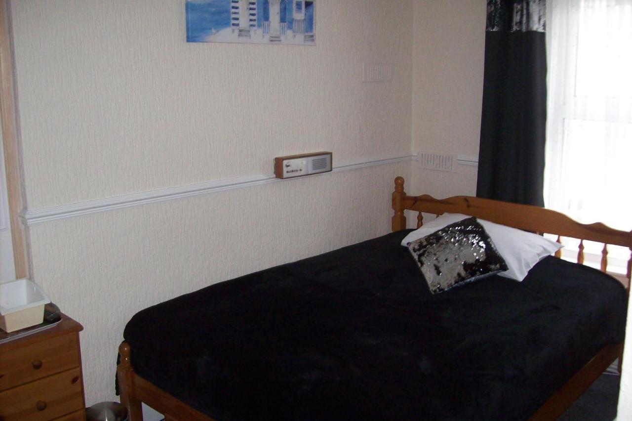 Avalon Guest Accommodation Great Yarmouth Exterior photo